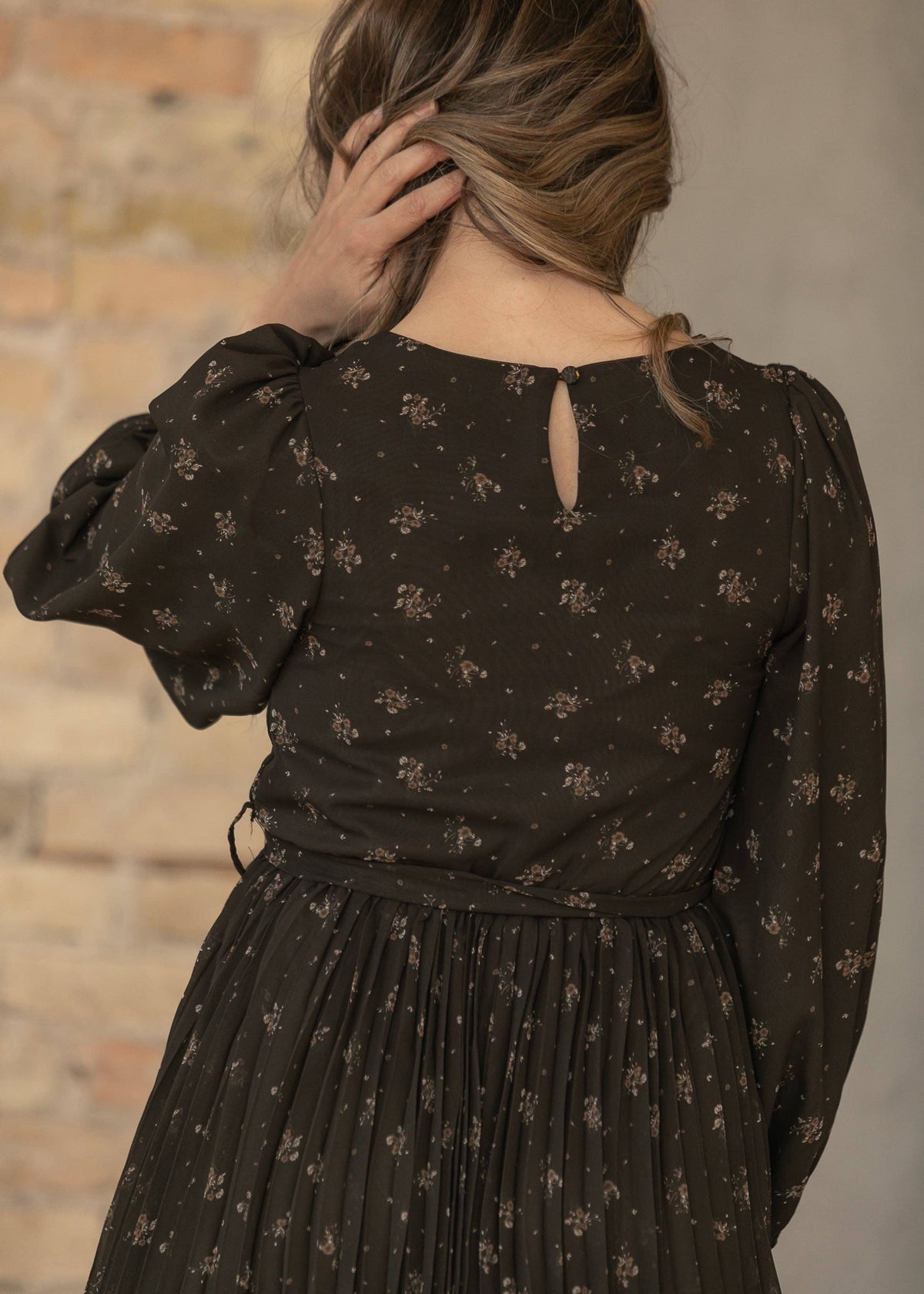 Louise Brown Floral Pleated Midi Dress: M