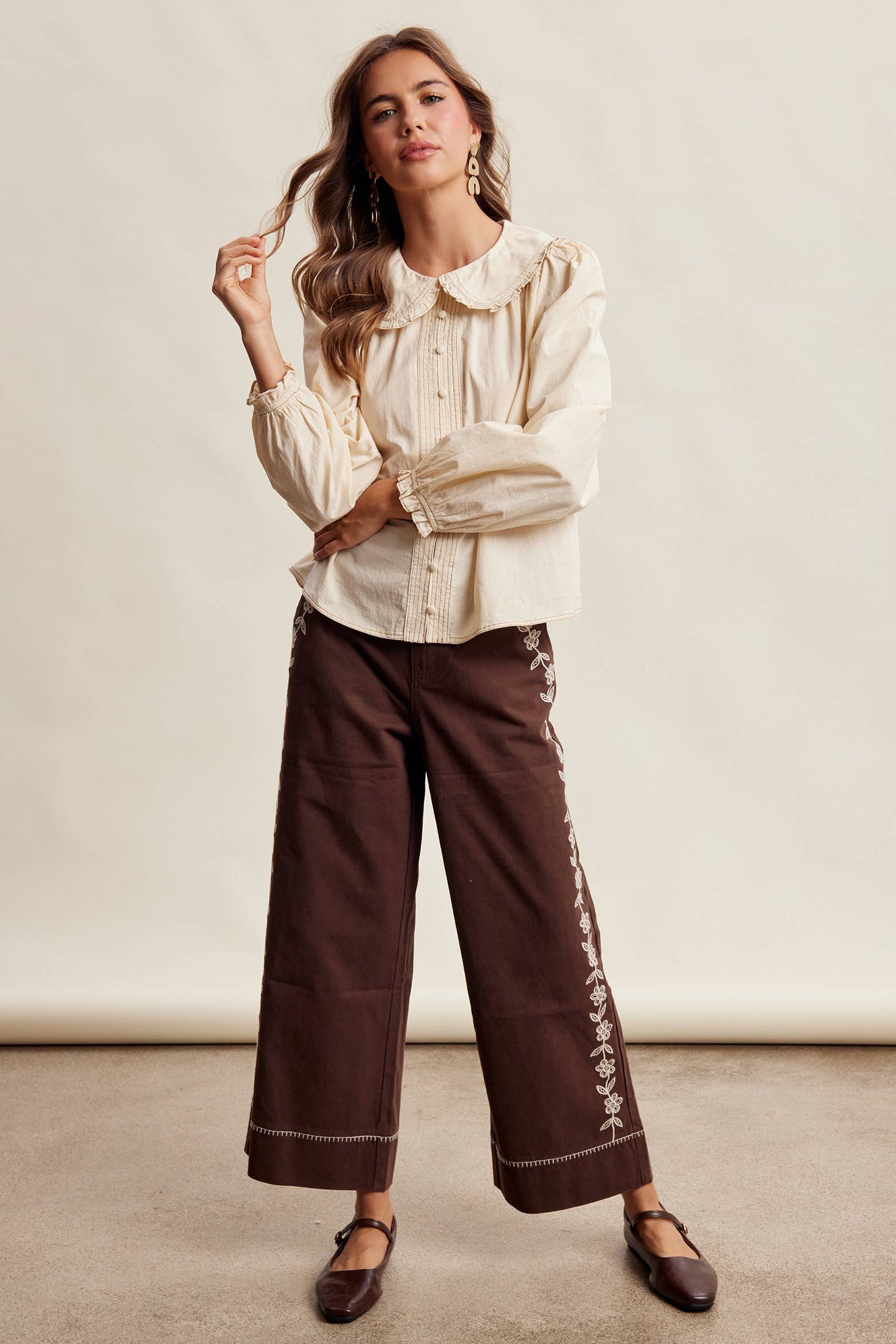 Contrast Stitch Ruffle Collar Cotton Blouse LT1488: Cream / Contemporary / S