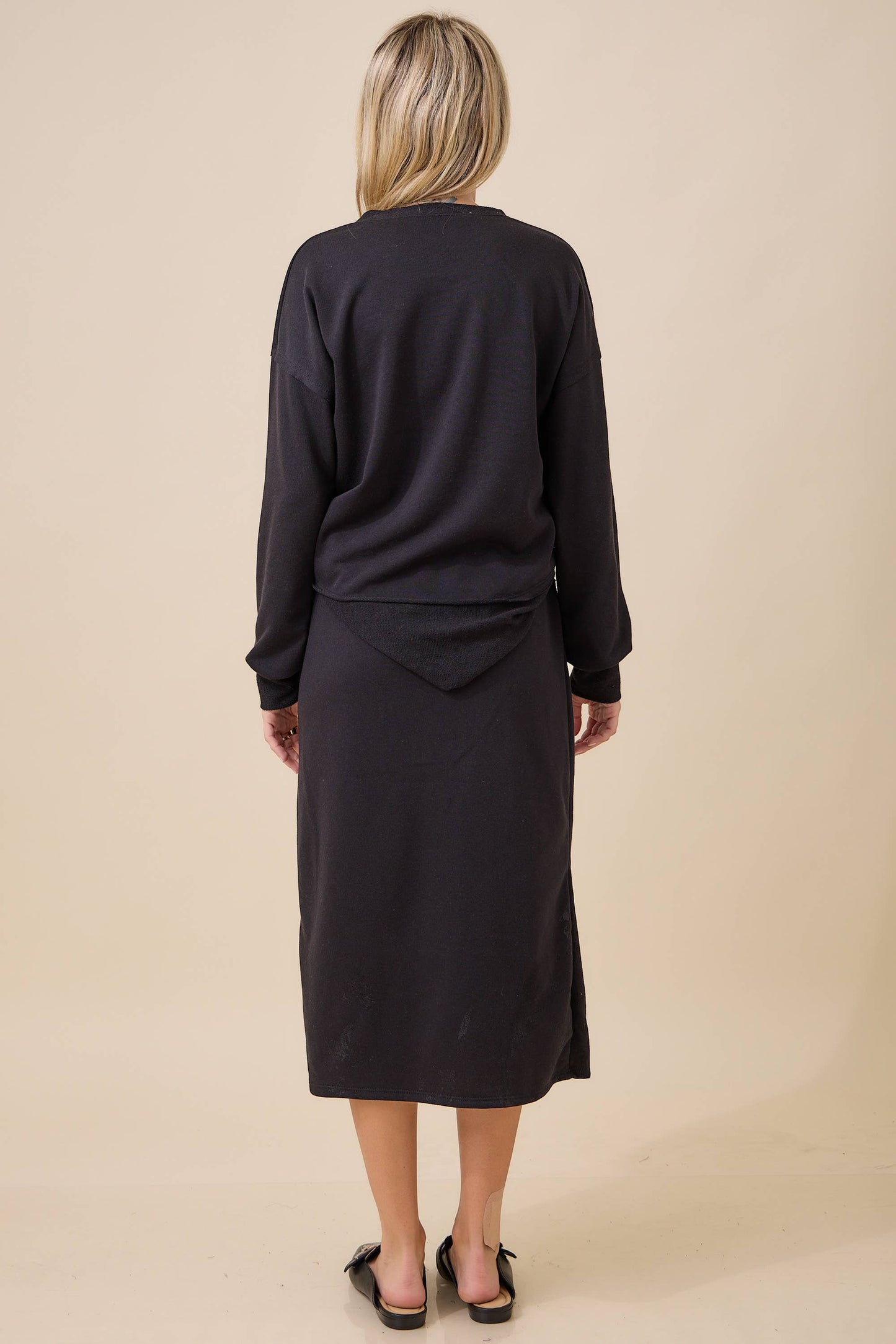 WOMEN'S SOLID SOFT KNIT SKIRT WITH POCKETS-PART OF SET: Fuchsia / M