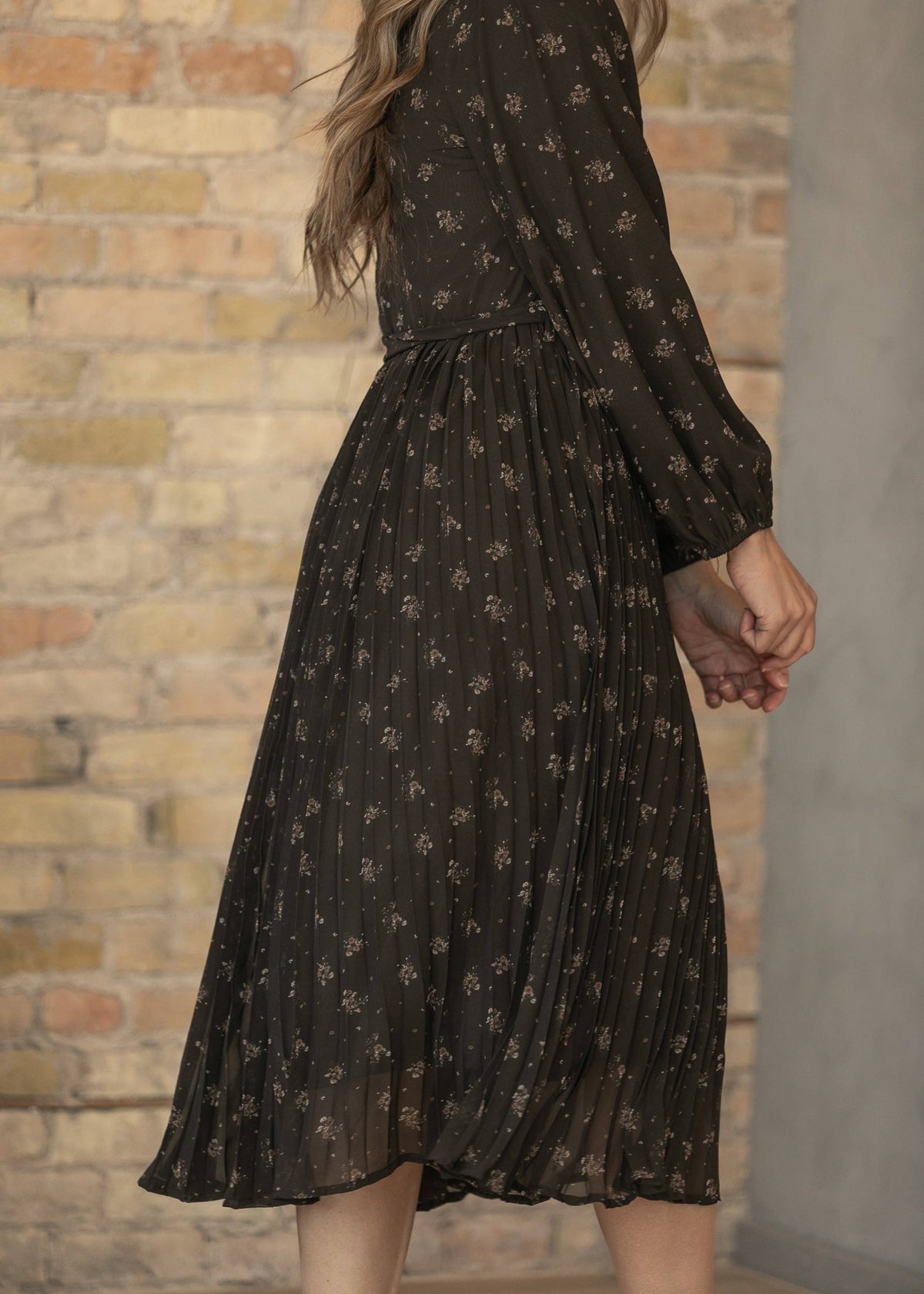 Louise Brown Floral Pleated Midi Dress: S