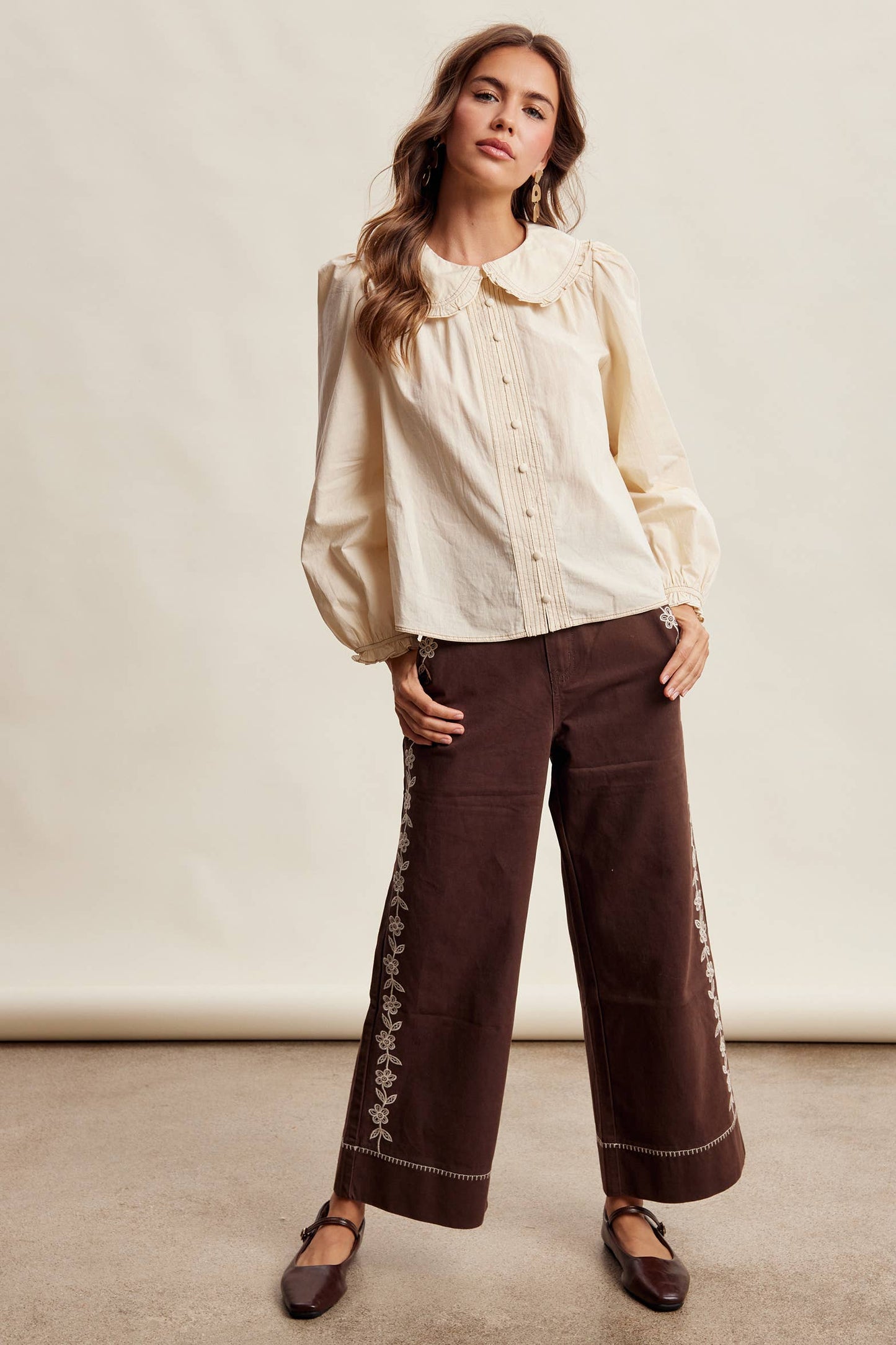 Contrast Stitch Ruffle Collar Cotton Blouse LT1488: Cream / Contemporary / M