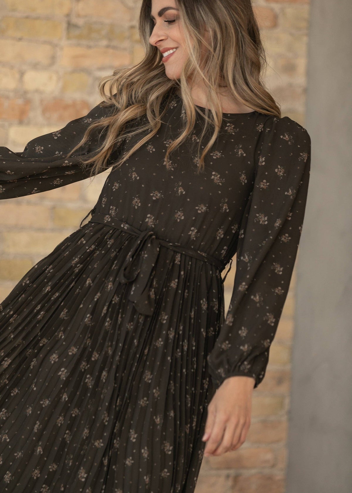 Louise Brown Floral Pleated Midi Dress: S