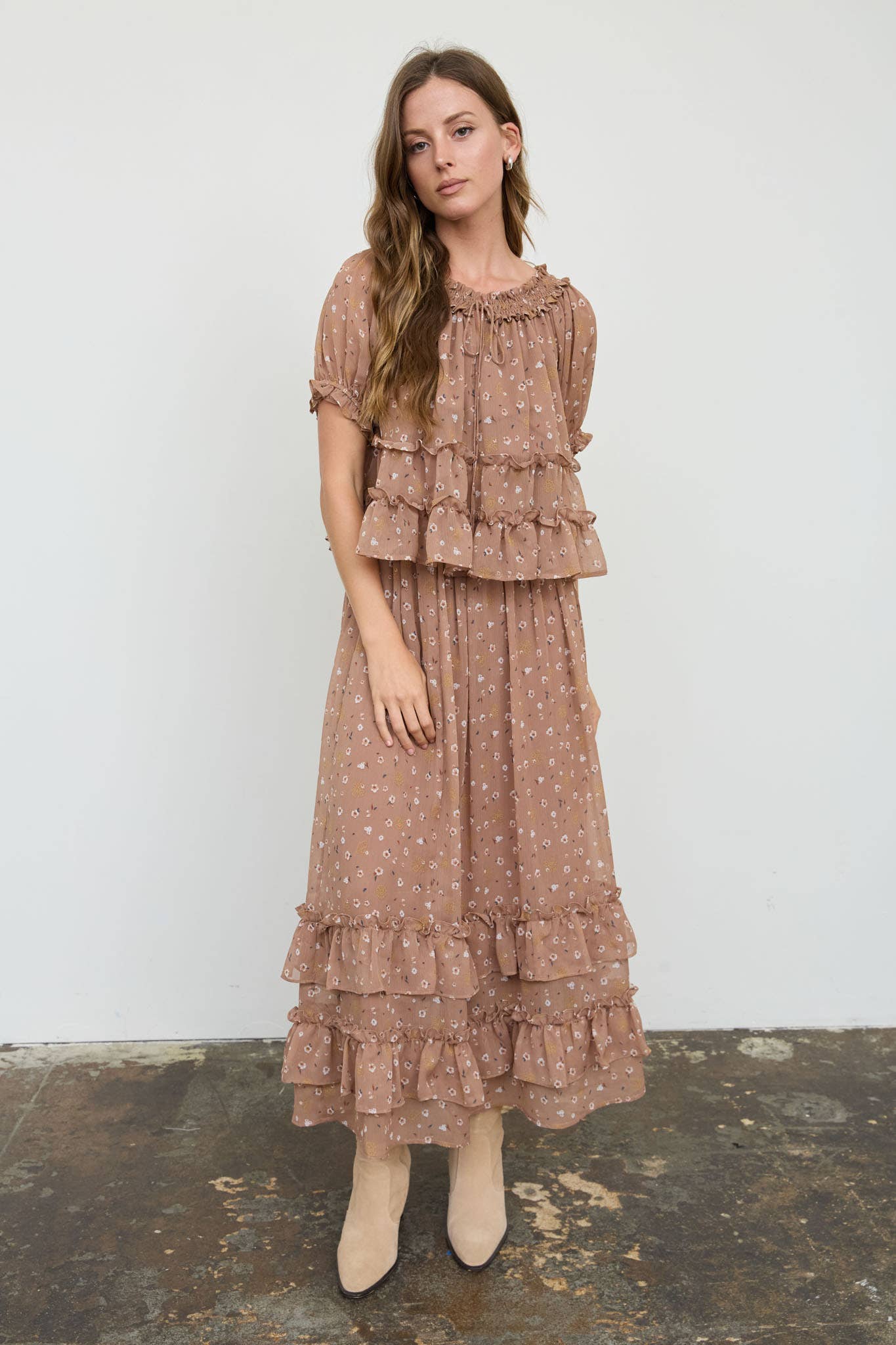 FLORAL RUFFLED TIERED HEM MIDI SKIRT: MOCHA MULTI