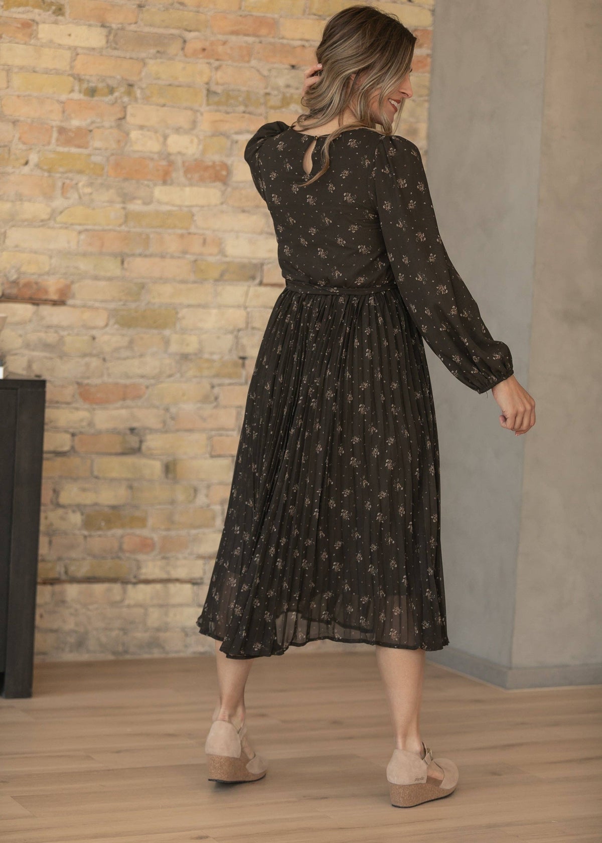Louise Brown Floral Pleated Midi Dress: L